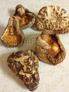 mushrooms, shiitake, dried mushrooms