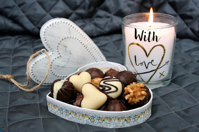 alt="valentine's day,valentine,lovers' day,lovers,love,valentine gifts,valentine gift ideas,valentine gifts for him,valentine gifts for her,lovers,love,romantic,couples,love candles"