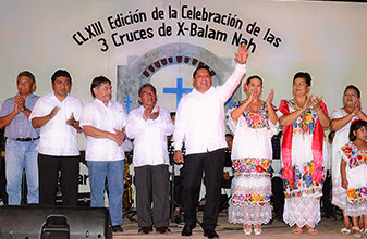 El Presidente Municipal de FCP Gabriel Carballo Tadeo, inaugura la fiesta tradicional en honor a la Santa Cruz