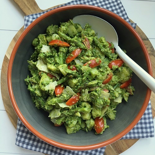 Greenway36: lauwarmer Pesto-Kartoffelsalat mit Spargel und Tomaten