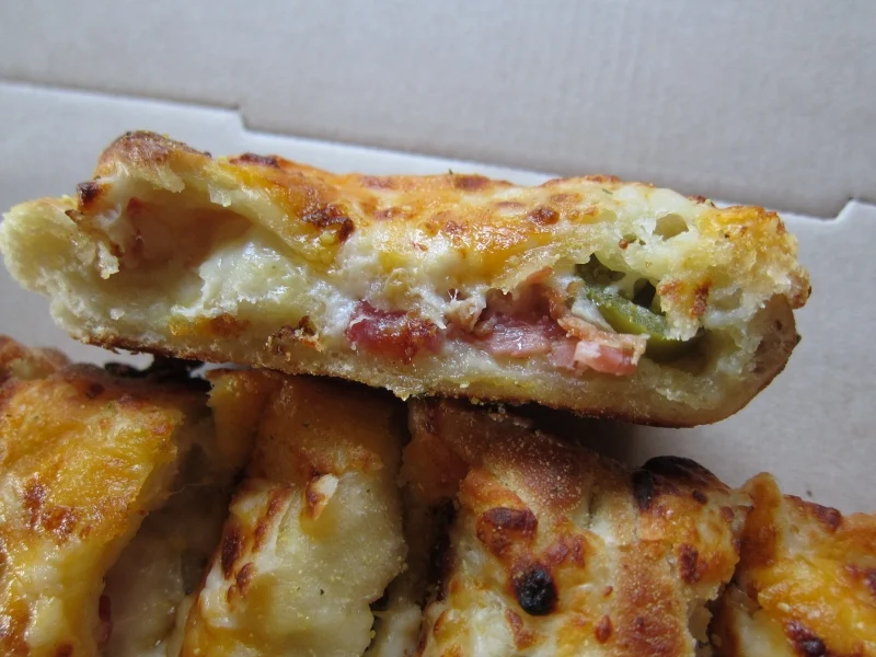Review Domino's Bacon and Jalapeno Stuffed Cheesy Bread Brand Eating