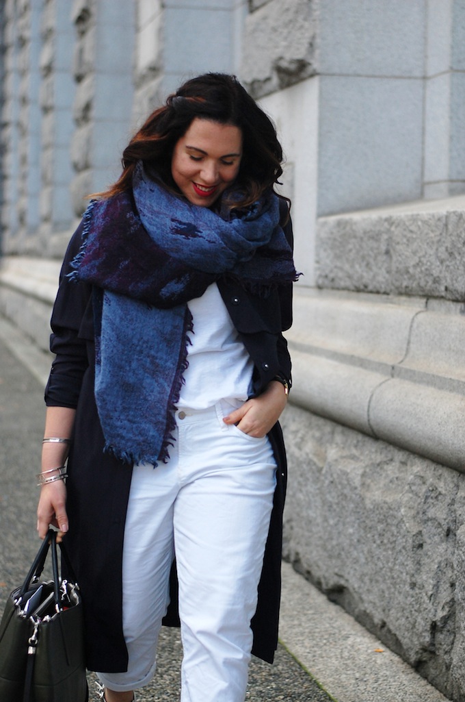 Aritzia blanket scarf outfit idea all-white look Vancouver fashion blogger
