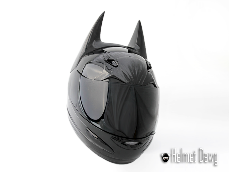 Moto: Más mundo friki: el casco perfecto para cuando Batman conduce su Bat-Moto... o tú la tuya (datos y galería friki... ¡cómo están cabezas!)