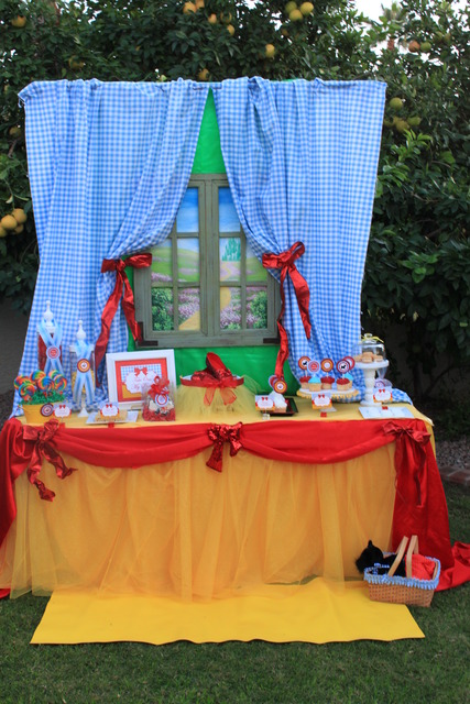 Diy Party Mom Wizard Of Oz Party Backdrop