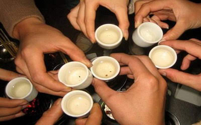 Chủ nhật, uống rượu với bạn bè Chủ nhật, uống rượu với bạn bè