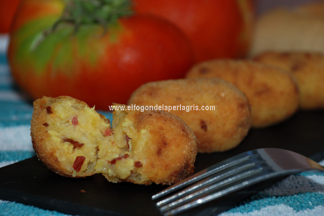 Croquetas de papas con huevos y chorizo Croquetas de papas con huevos y chorizo