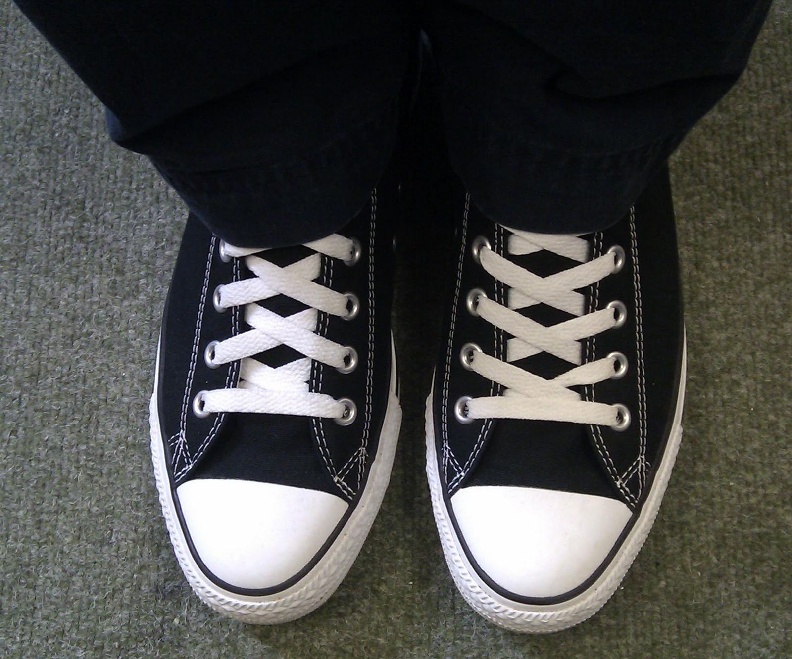 Blogging In My Wellies: Wearing my tall converse