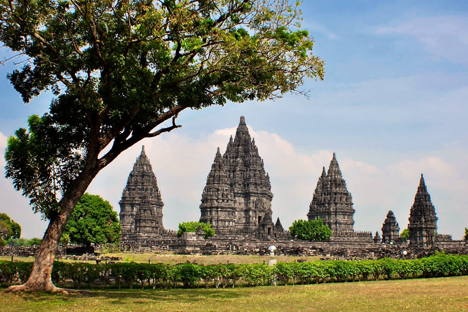 Info Travel Jogja: KAMU TAU GAK? Ini Dia 5 Titik Rahasia Memotret Candi
