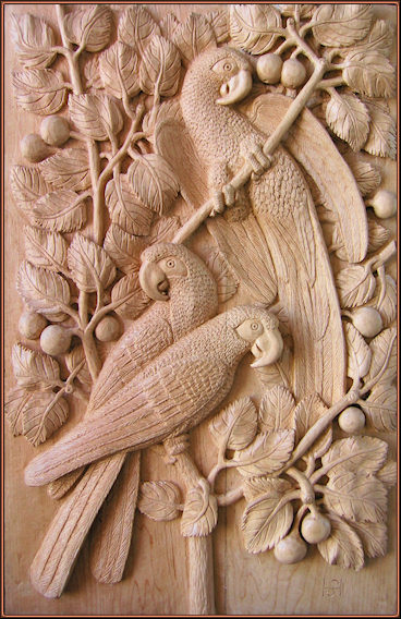 Tamaño: 62 x 40 cm. Madera de arce Guacamayos. Talla en madera