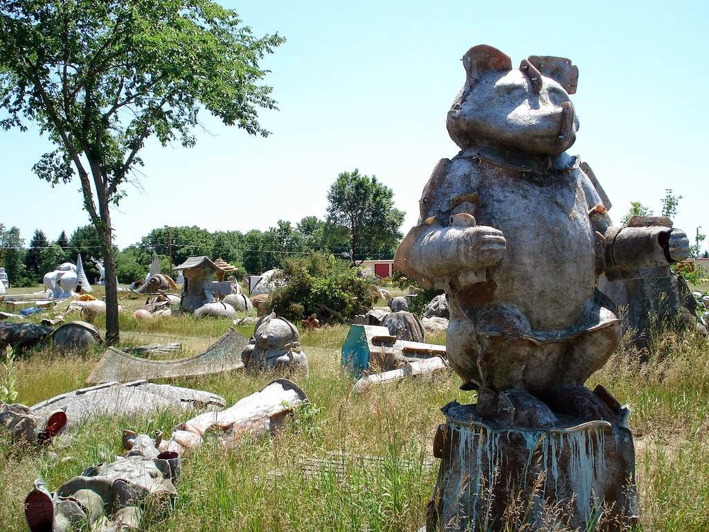 The Fiberglass Statue Graveyard of Sparta Kuriositas