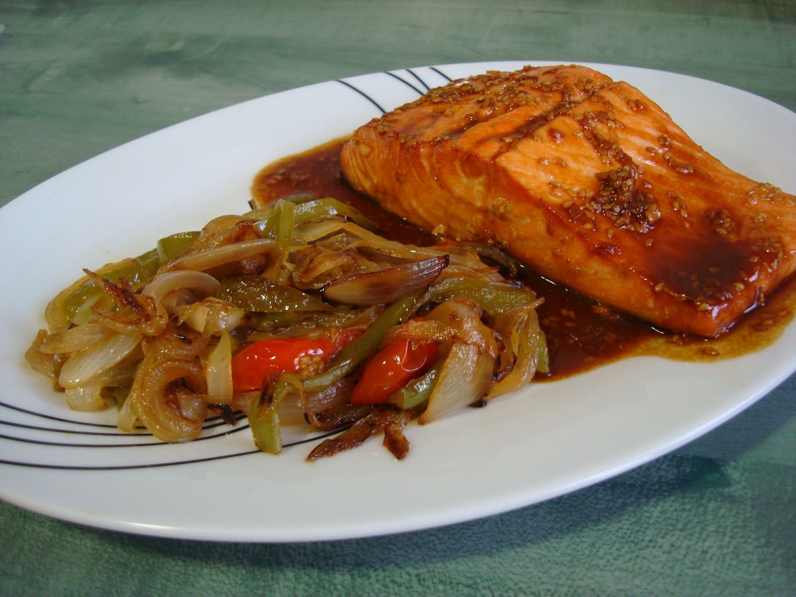 A LA MESA...Y RICO: Salmón al horno con soja y sésamo