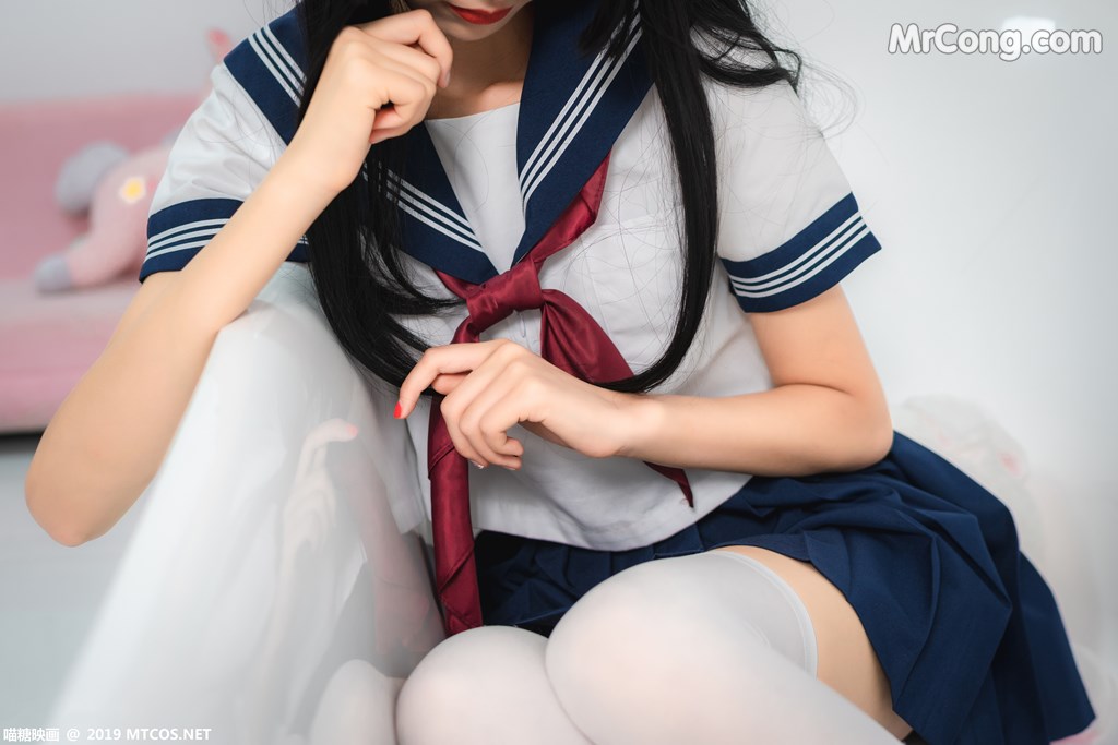 [MTCos] 喵 糖 映 画 Vol.012: 蓝白 水手服 (44 pictures)