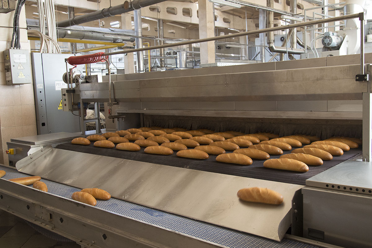 Хлеб цех. Цех хлебобулочных изделий. Завод хлебобулочных изделий. Полуфабрикаты для хлебобулочных изделий. Оборудование хлебопекарного производства.