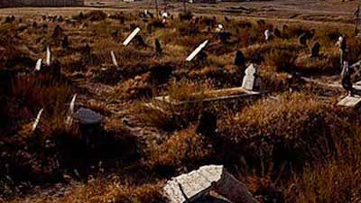 http://4.bp.blogspot.com/-_xSa7Gajx1M/VAZoIJ8Ui2I/AAAAAAAAKqw/aauBby_TWS4/s1600/Kuburan%2BPaling%2BSeram%2B05.jpg