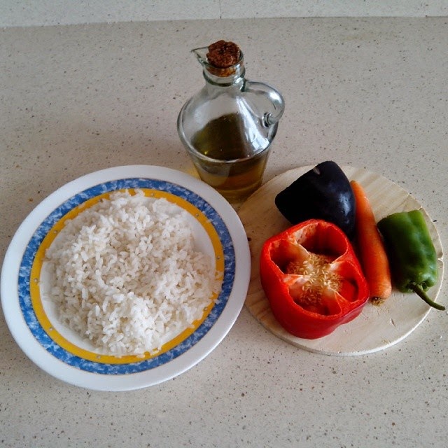 Imagen ingredientes arroz con verduras y huevo