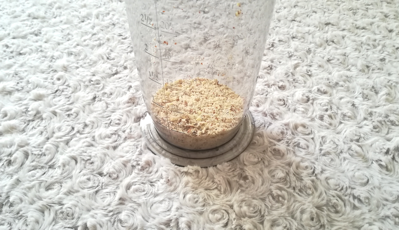 Des Energy Balls : Collation saine et pleine d'énergie mixer les amandes