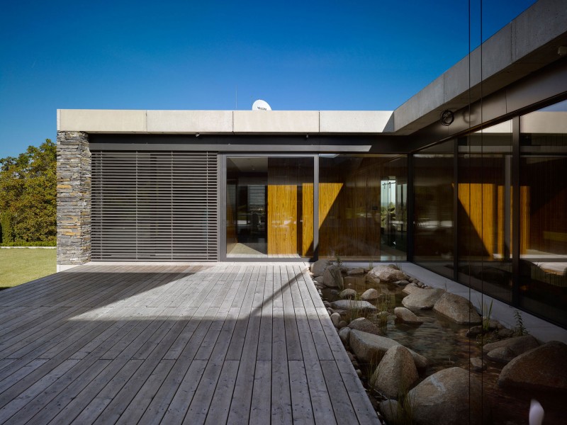 Villa de Dos Pisos con Diseño Ultra-Elegante