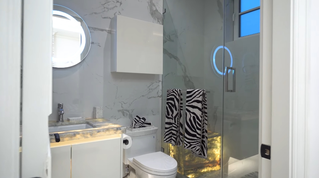 75 Interior Design Photos vs. 1487 Minto Crescent, Vancouver Luxury Mansion Tour