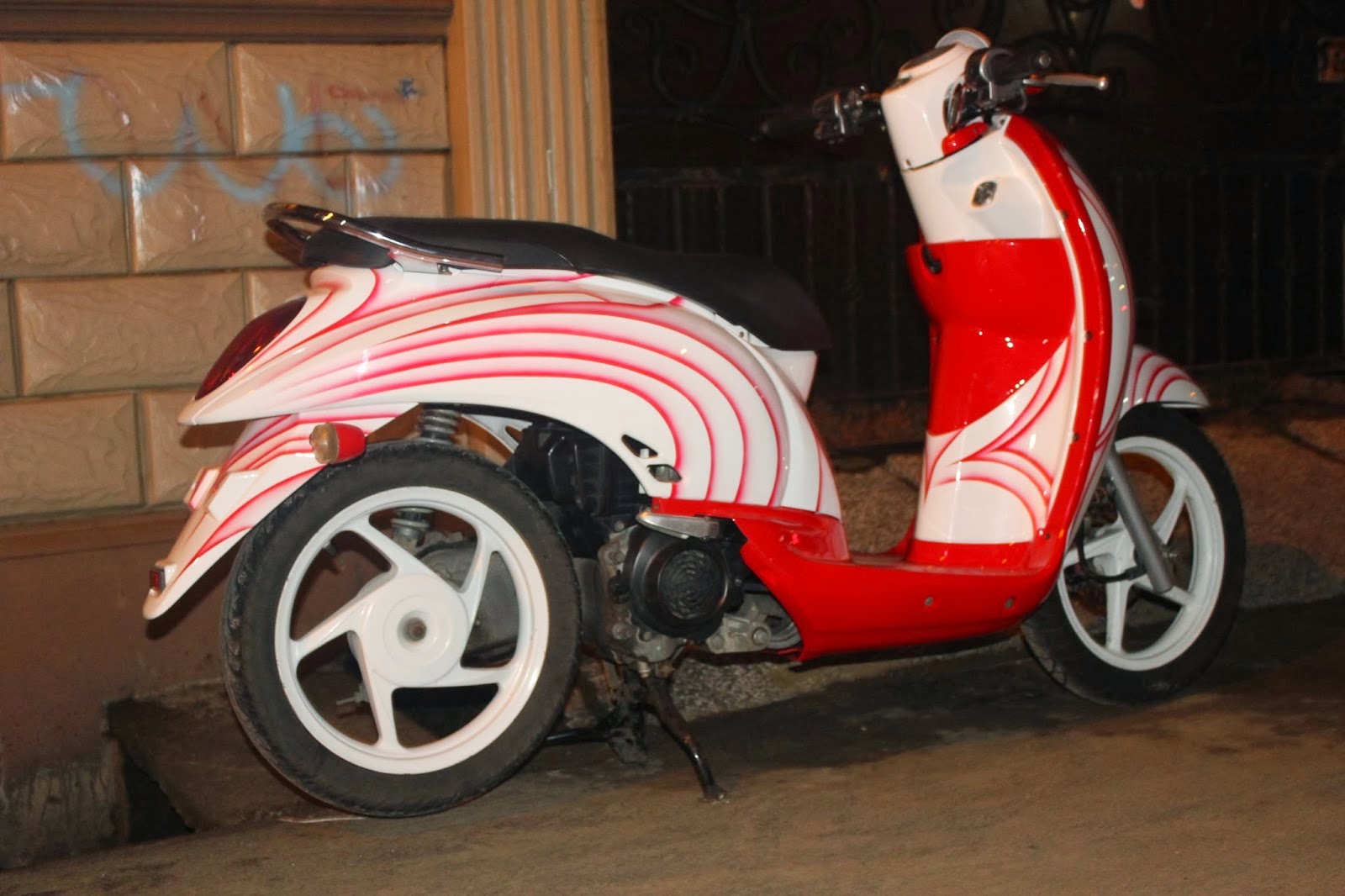 Koleksi Ide Modifikasi Motor Scoopy Warna Merah Terbaru Palm