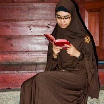 40+ Model Terbaik, Jilbab Syar'i Oki Setiana Dewi Modern 