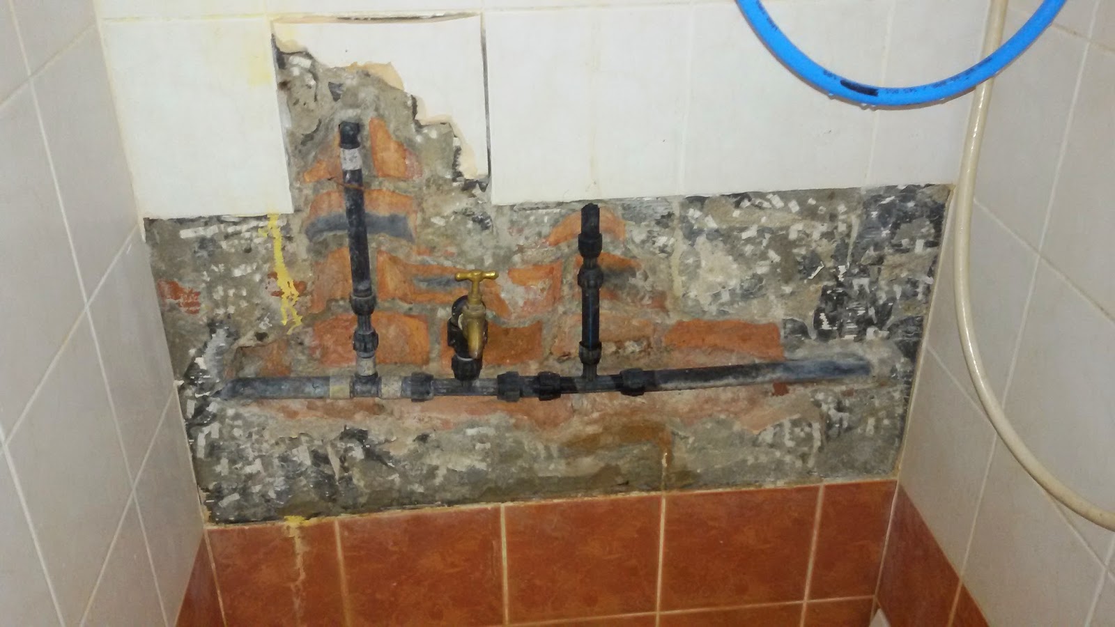 Tintamerahmama Deco2 Bilik Air Tandas Anak2 Inilah Puncanya Aku Rasa Bebudak Tak Mandi Dalam Bilik Air Diorang Tile Ini Terpaksa Dipecahkan Sebab Paip Bocor Huhuhu Dah Ok Tapi Nak Cari