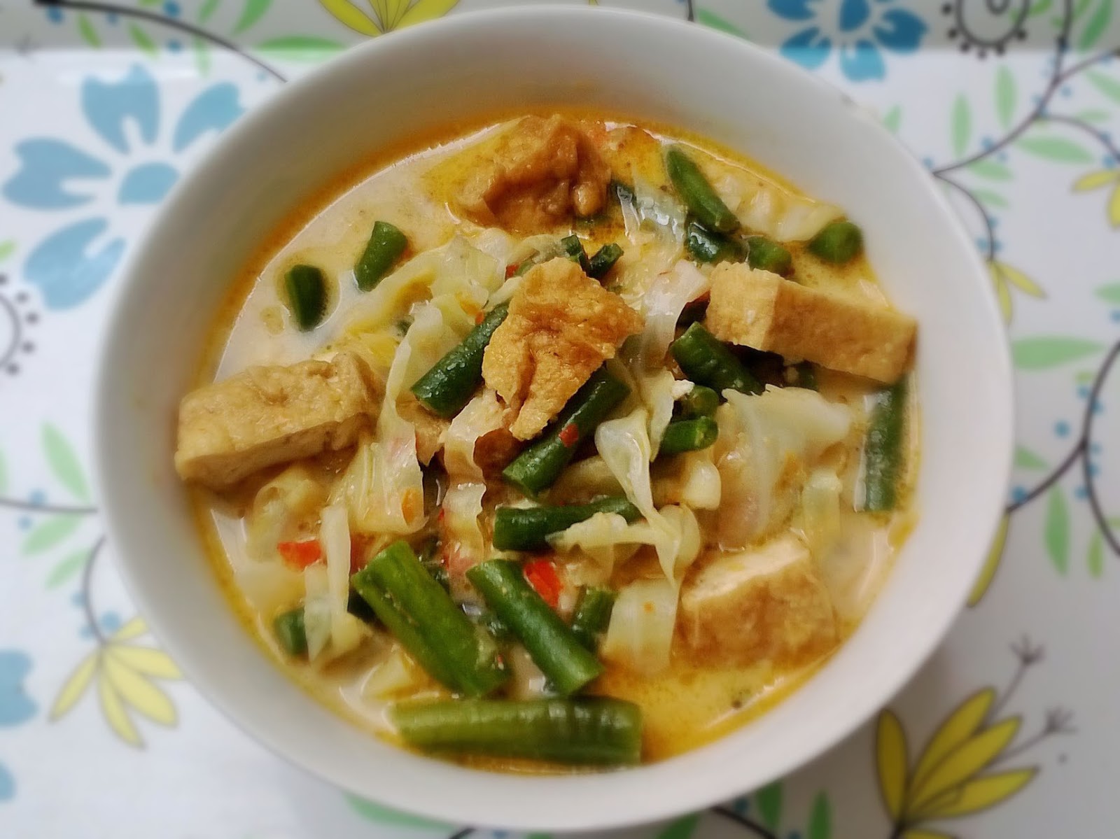 Sayur Lodeh Sayuran dan Tahu Seribu Bumbu Sayur Lodeh Sayuran dan Tahu Seribu Bumbu