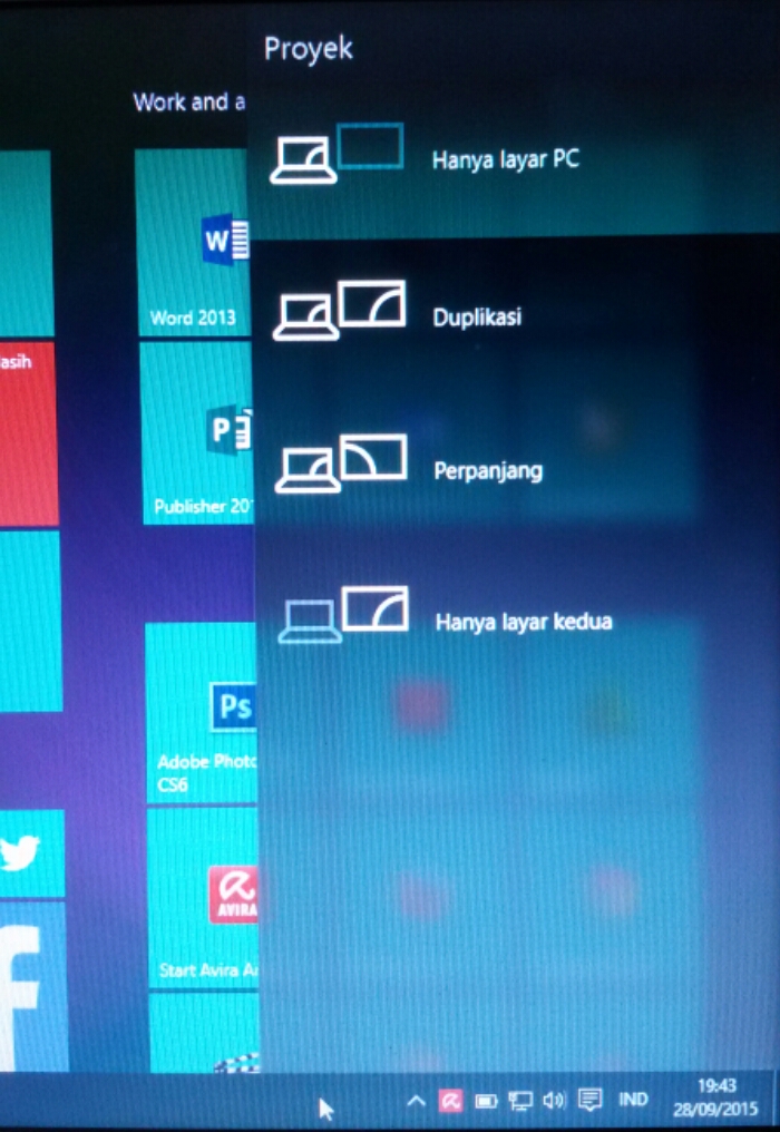 windows 10 second screen text smaller