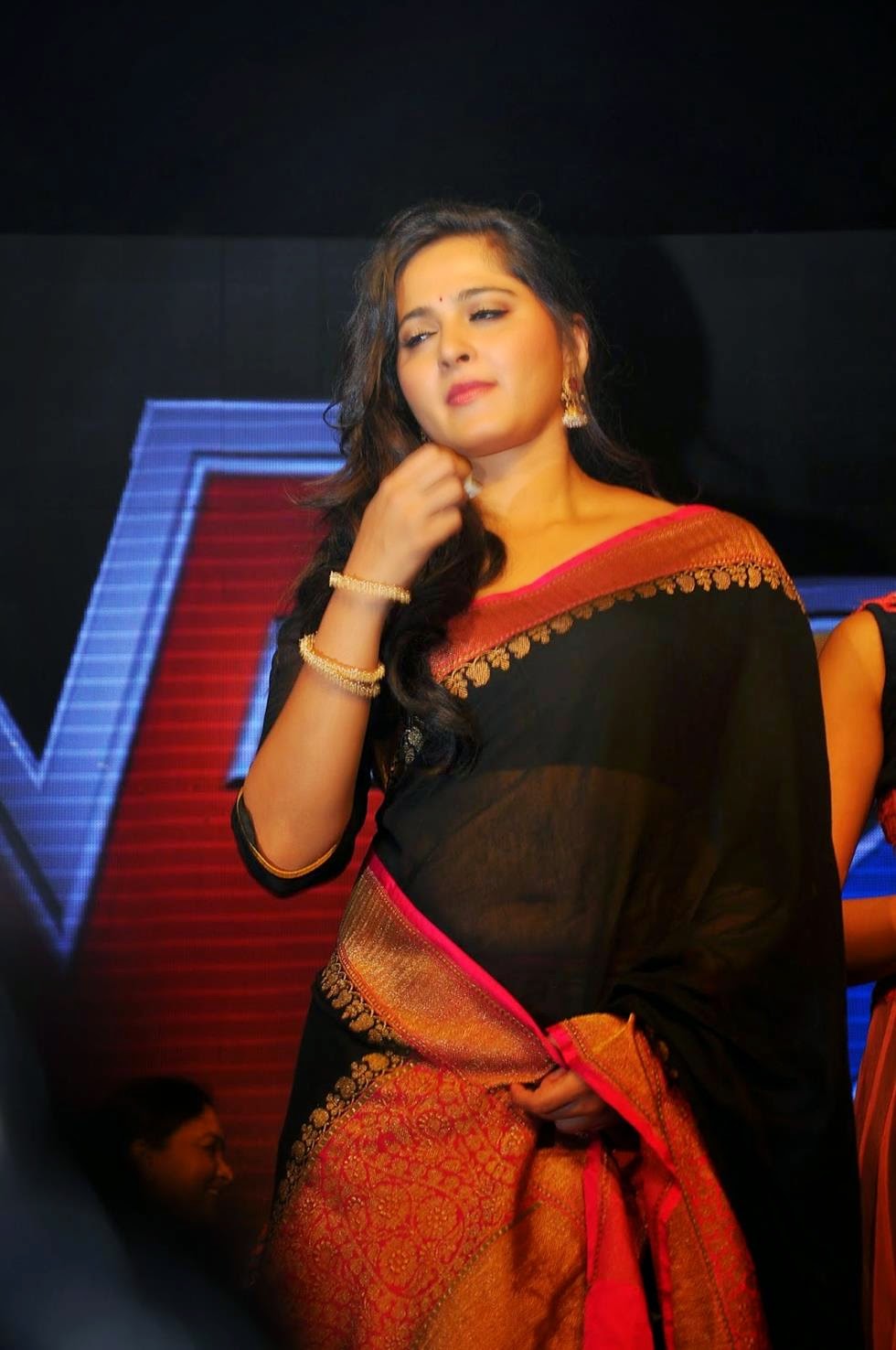 Anushka Shetty New Navel Show Stills