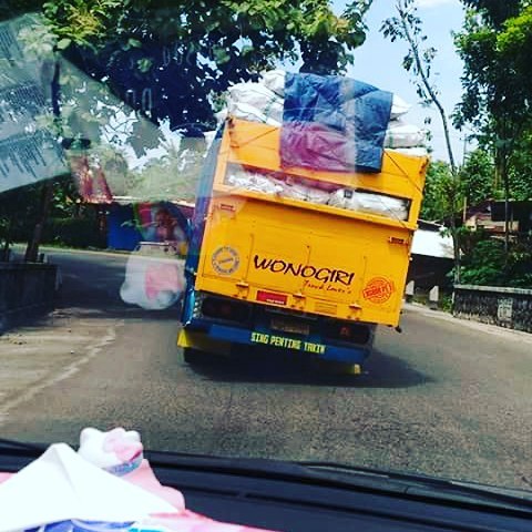 STOP ! Fenomena Truk Goyang STOP ! Fenomena Truk Goyang