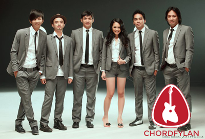 Lirik dan chord Saat Bahagiaku - Ungu ft Andien Lirik dan chord Saat Bahagiaku - Ungu ft Andien