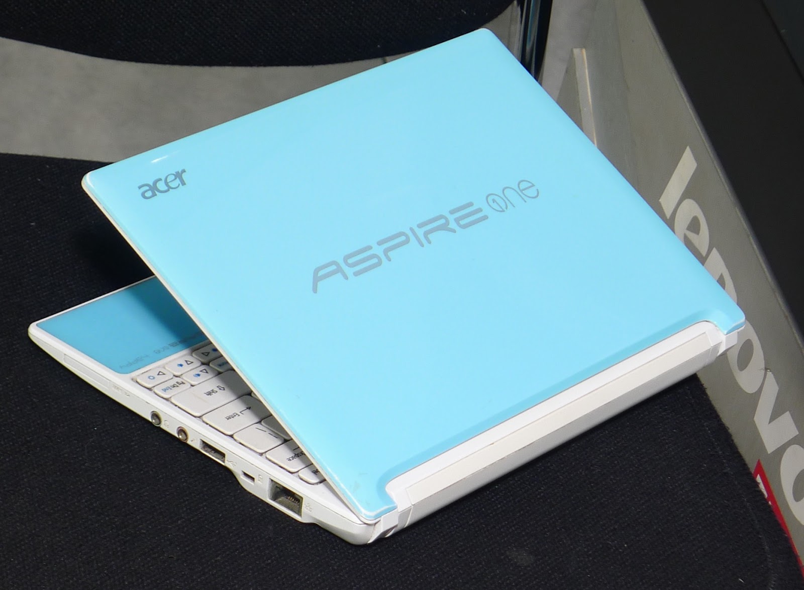 Aspire happy. Aspire one Happy 2dqb2b. Ноутбук Acer Aspire one Happy. Acer Aspire one Happy 2 матрица. Ноутбук Acer one Happy чëрный.