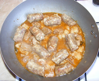 preparare tochitura de porc cu carne si carnati, preparate traditionale romanesti, retete cu porc, preparate din porc, retete culinare,