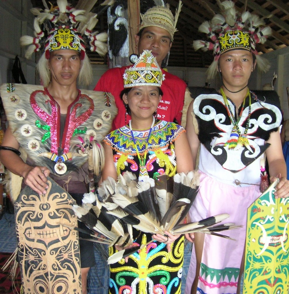 Mengenal pakaian suku Dayak PakarSandang Berbagi Info