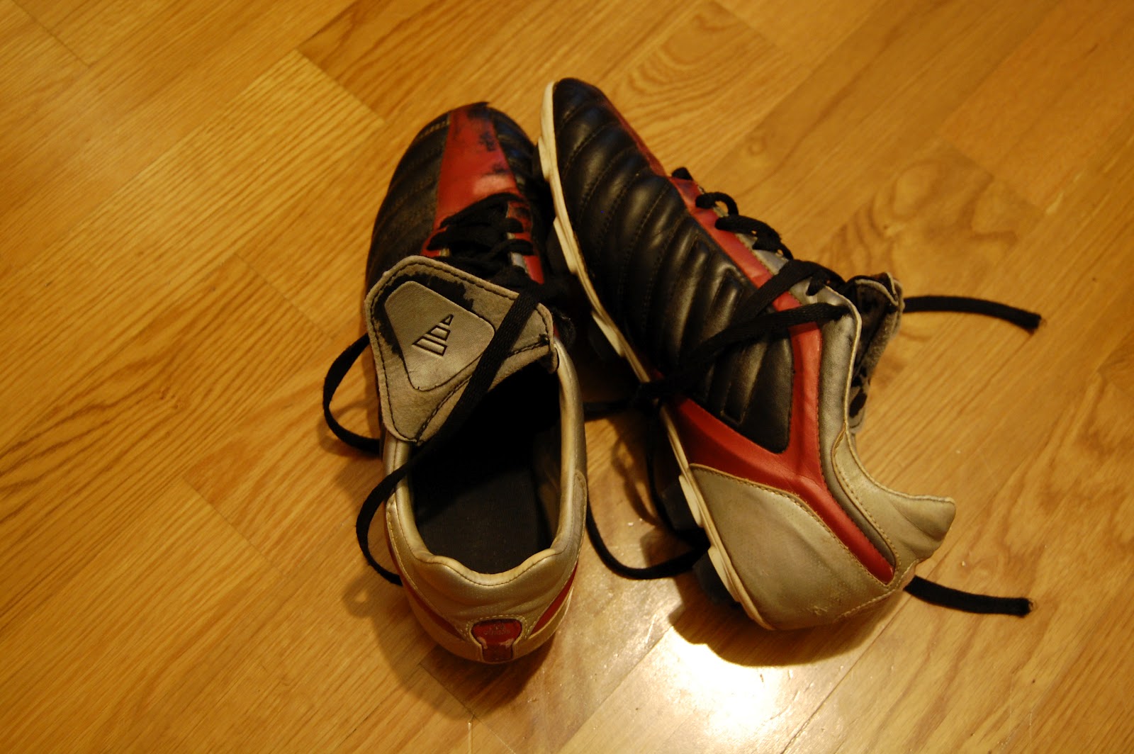 scarpe da calcio rotte