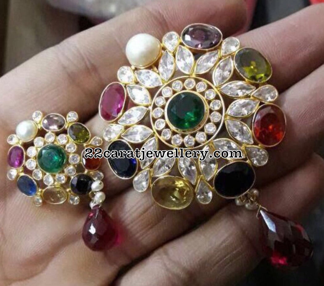 18 Carat Gold Pendant with Earrings Gallery Jewellery Designs