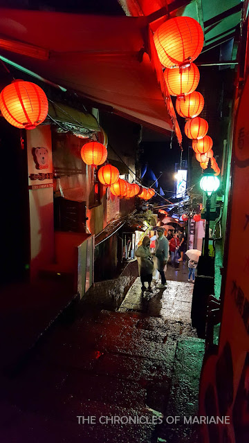 jiufen red lanterns