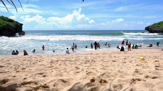 Pantai Sarangan Gunung Kidul Jogjakarta