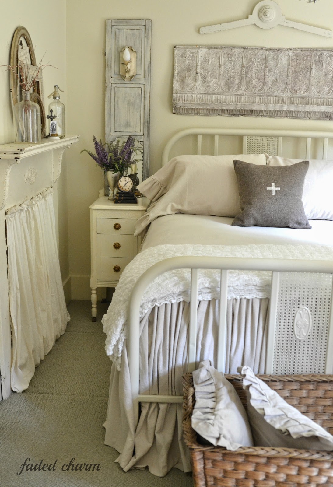 Faded Charm: ~By the Bed~