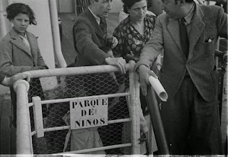 PABLO NERUDA REND VISITE AUX ESPAGNOLS RÉPUBLICAINS RÉFUGIÉS À BORD DU WINNIPEG, BORDEAUX 1939
