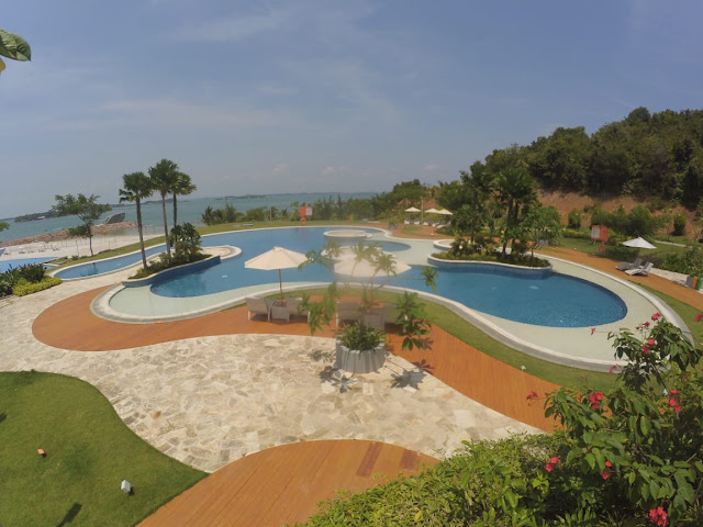 pool side Harris Resort Barelang