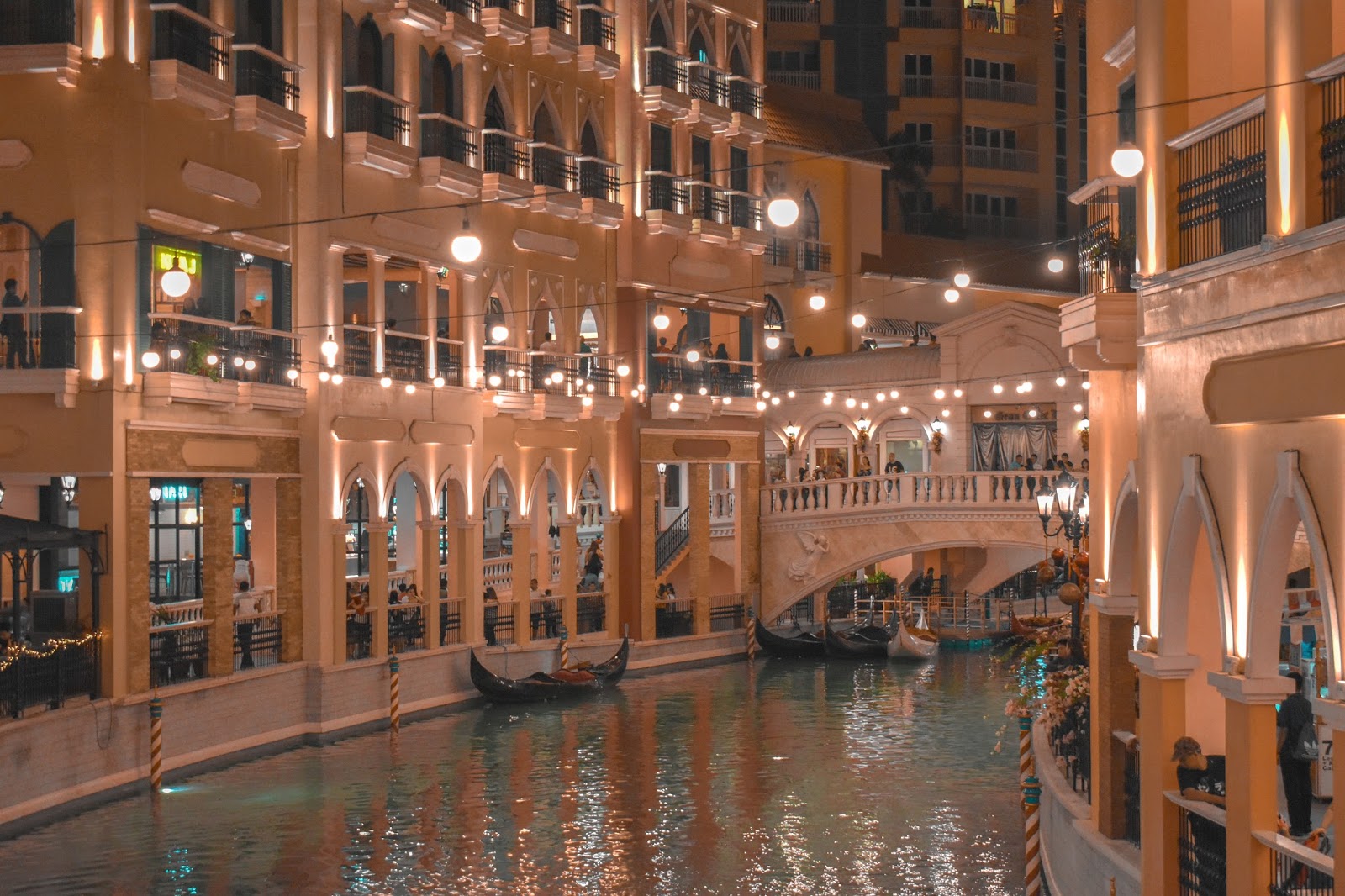 10 Things To Do in Venice Grand Canal Mall (in McKinley) Ezequiel Lumbang