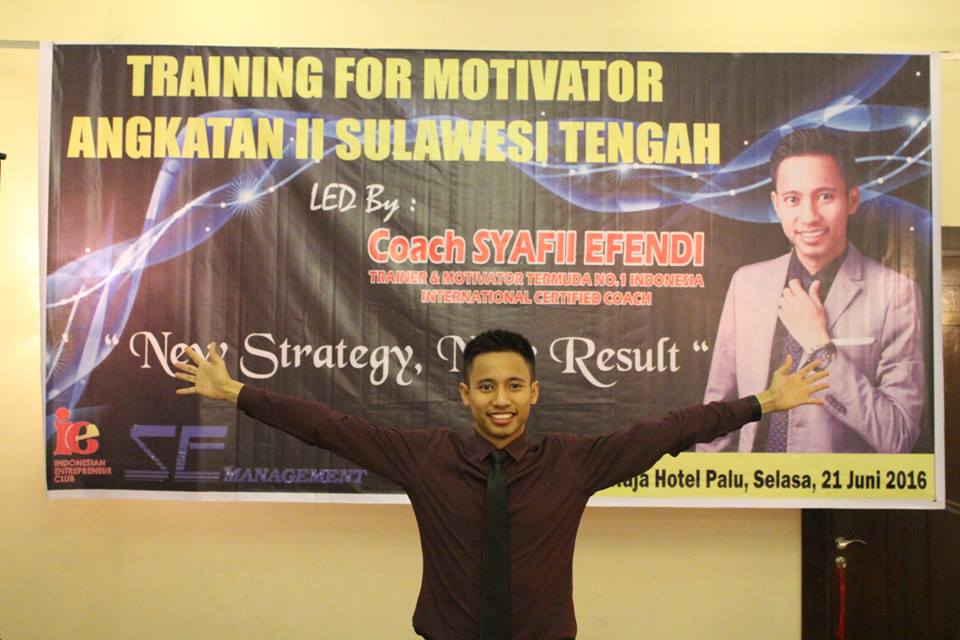 Syafii Efendi Memberikan Training Kepada Pemuda Palu Syafii Efendi Memberikan Training Kepada Pemuda Palu