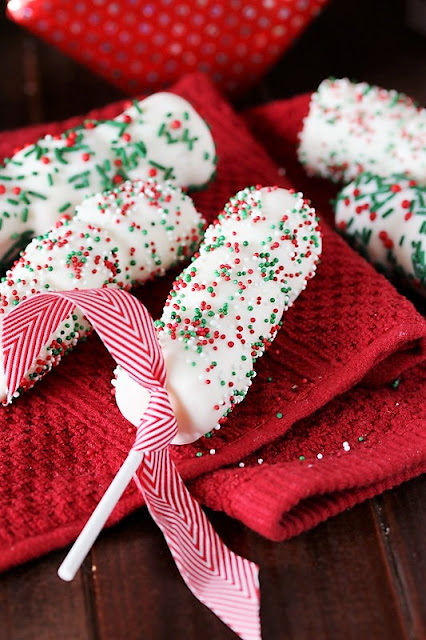 Christmas White Chocolate Marshmallow Pops photo