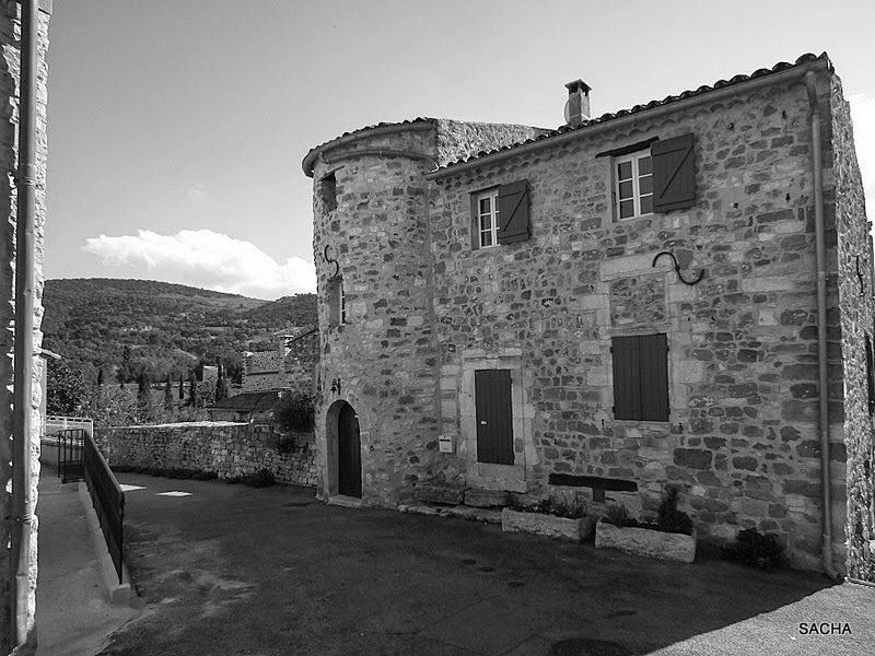 Un jour....Une photo ! Le village de Gignac en Luberon " clichés et