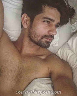 Foto Vishal Singh Tidur di Kasur Foto Vishal Singh Tidur di Kasur