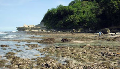 beautiful beach in tulungagung indonesia beautiful beach in tulungagung indonesia