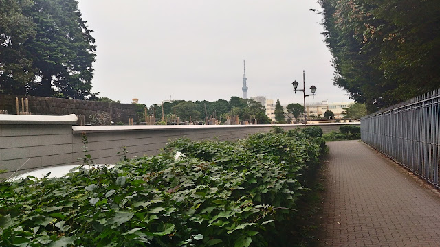 Le long du cimetière Yanaka