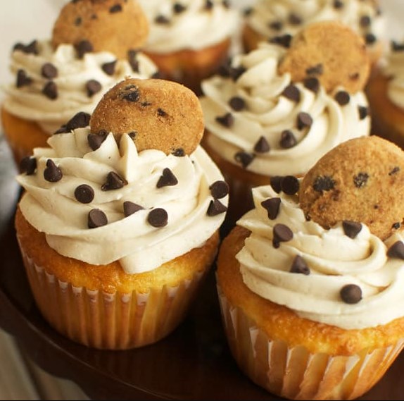 CHOCOLATE CHIP COOKIE DOUGH CUPCAKES CHOCOLATE CHIP COOKIE DOUGH CUPCAKES