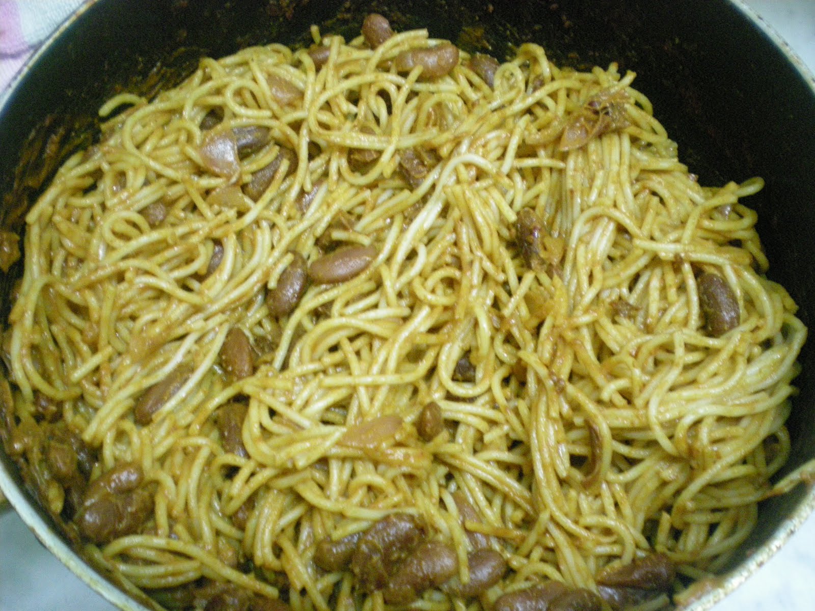 Munna & Mittoo's Kitchen Chronicles.. Spaghetti with Kidney beans