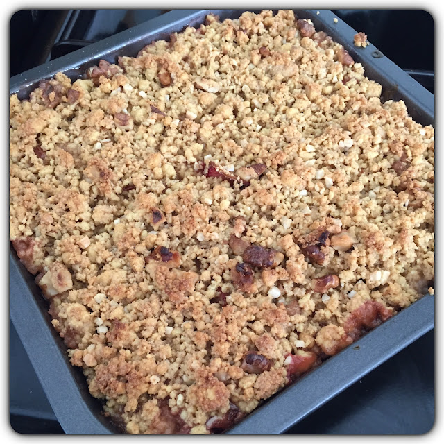 rhubarb crumble